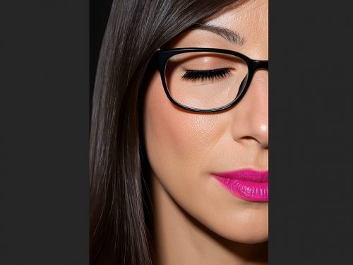 Einmaliges Blinzeln im statischen Close-up-Porträt – identischer Start- und Endmoment